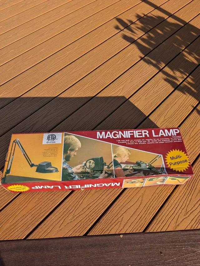 Desk lamp with magnifying lens in Desks in Sarnia - Image 2