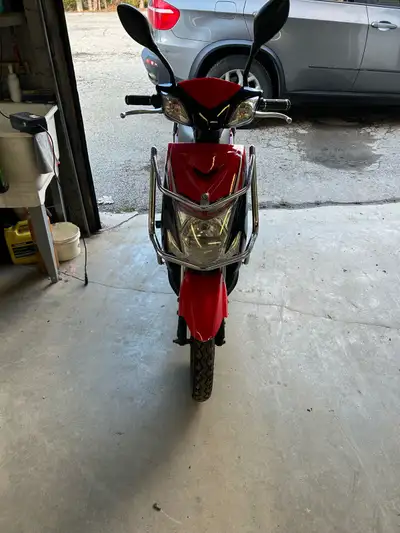 I’M SELLING THIS E-BIKE. IT’S IN GOOD CONDITION BESIDES A COUPLE SCRATCH’S ON IT. I PUT A NEW BATTER...