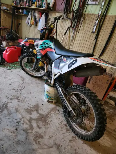 The bike runs good drives good i put a new carb in but it needs to be tuned it leaked oil but I fixe...