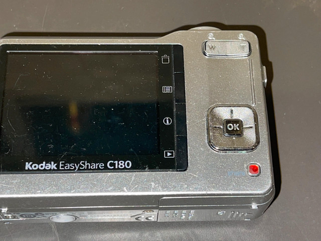 Kodak Digital Camera - Silver - 10.2mp in Cameras & Camcorders in Burnaby/New Westminster - Image 2