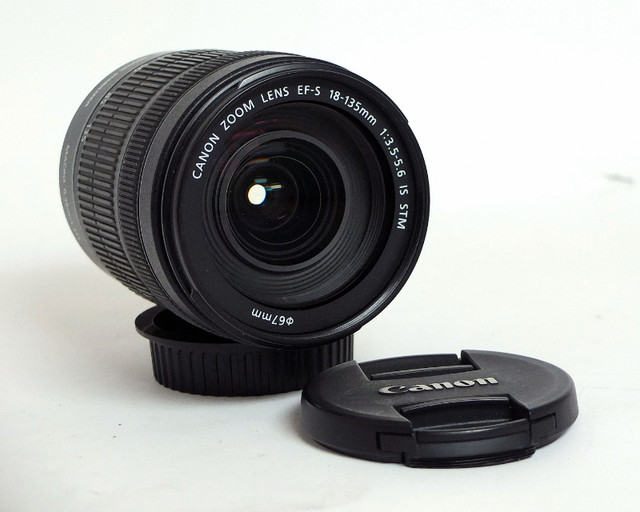 Canon EF-S 18-135mm 1:3.5-5.6 IS STM Zoom Lens $325.00 in Cameras & Camcorders in Markham / York Region - Image 2