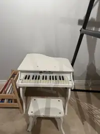 Kids piano with stool