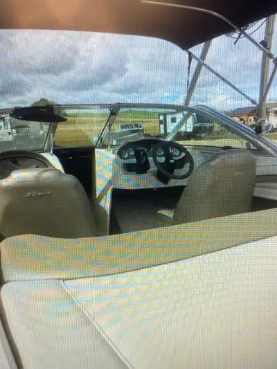 2006 SeaRay 431 hours in amazing condition! Powered by a4.3 fuel injection mercrusier multi port,thi...
