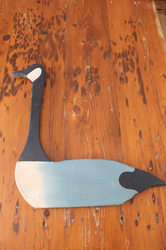 Vintage Canadian Folk Art Piece - Goose - Signed in Arts & Collectibles in London - Image 3