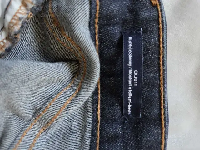 calvin klein Ladies Jeans Mid Rise Skinny 26Wx30L in Women's - Other in Oshawa / Durham Region - Image 8