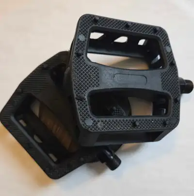 Haro Plastic Pedals w/ Cr-Mo Axle, 9/16, View more