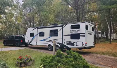 RV Features RV Details Year - 2020 Manufacturer - Coachmen RV Make - Freedom Express Liberty Edition...