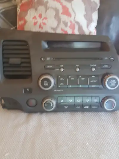 2006-2011 civic sedan radio in great shape. Located in Woodstock
