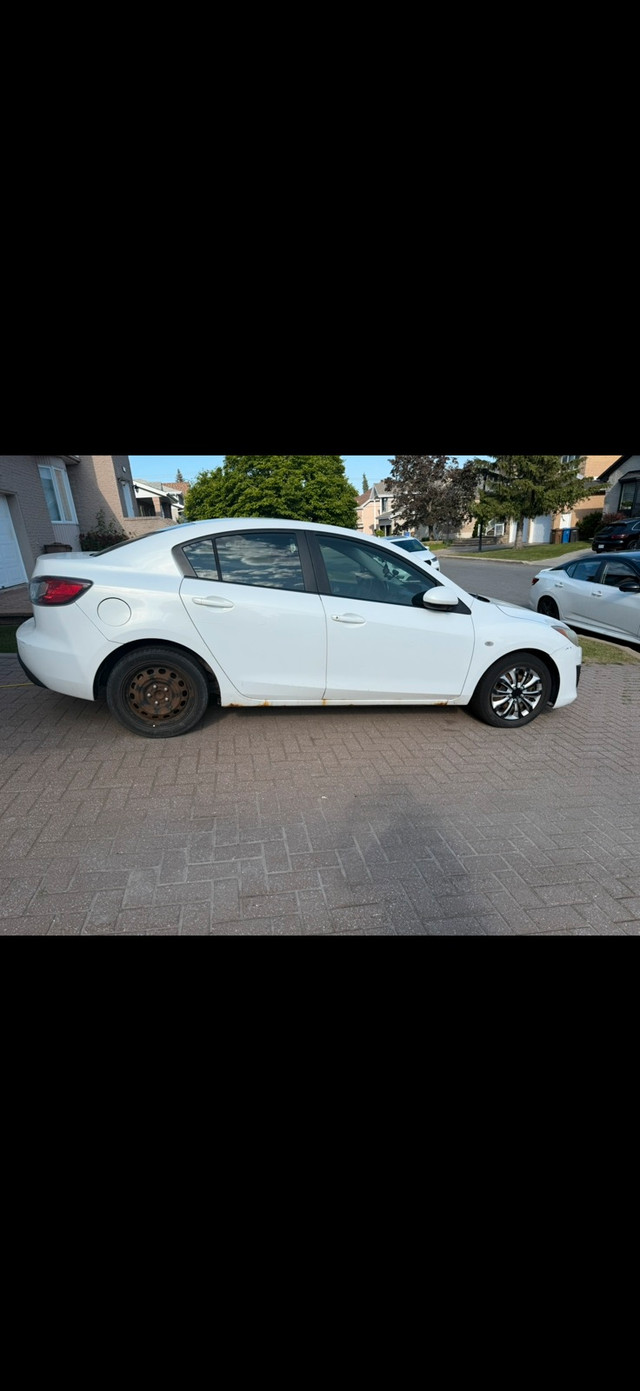 Mazda 3 2010 dans Autos et camions  à Laval/Rive Nord - Image 3