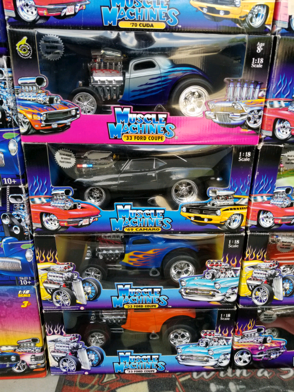 1:18 Diecast Muscle Machines Car and Truck Collection 2 in Arts & Collectibles in Markham / York Region - Image 6