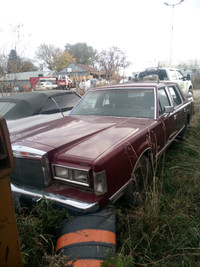 1989 lincoln town car selling for dad comes with 1988 parts car