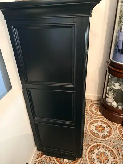 Armoire de rangement noire avec tiroirs et portes coulissantes, View more
