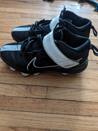 Football cleats  mens size 8