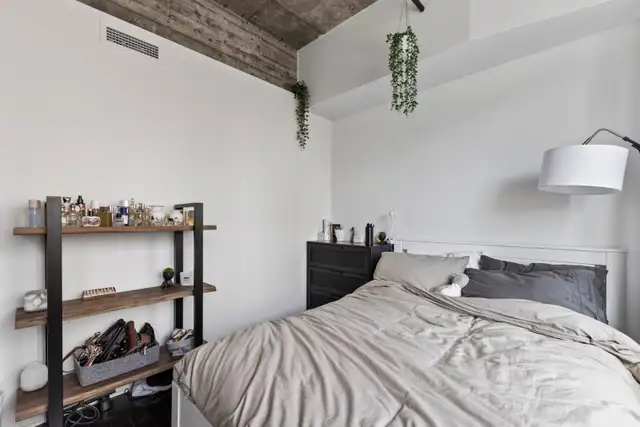 Upscale furnished rental in unbeatable location in Room Rentals & Roommates in City of Montréal - Image 27