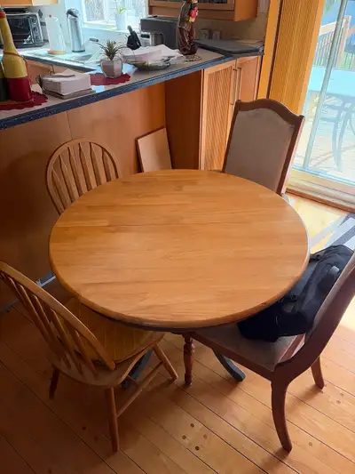 Table ronde en bois, View more