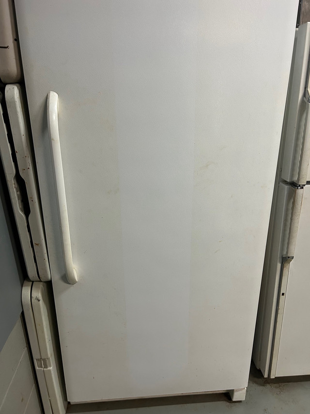 Upright Deep Freezer in Freezers in Oakville / Halton Region - Image 3