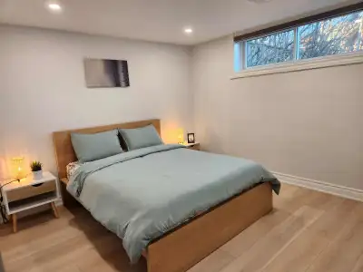 Cozy and bright basement room available in a quiet, safe neighborhood. - Ensuite private bathroom -...
