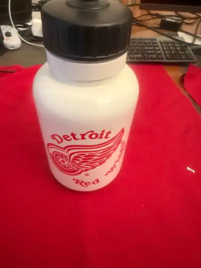 Detroit Red Wings water bottle, View more