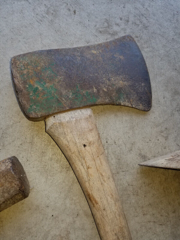 Vintage set of old tools.  Adze, sledge hammer and axe in Arts & Collectibles in Hamilton - Image 4