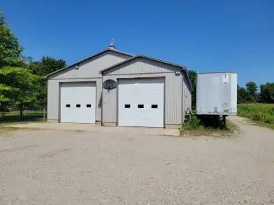 2500 sq foot shop for rent on Airport Rd in Norwich. 2 - 12' X 12' ground level overhead doors. 200...
