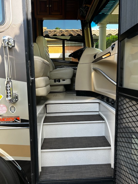 2013 45' Tiffin Zephyr for sale in RVs & Motorhomes in Grande Prairie - Image 7