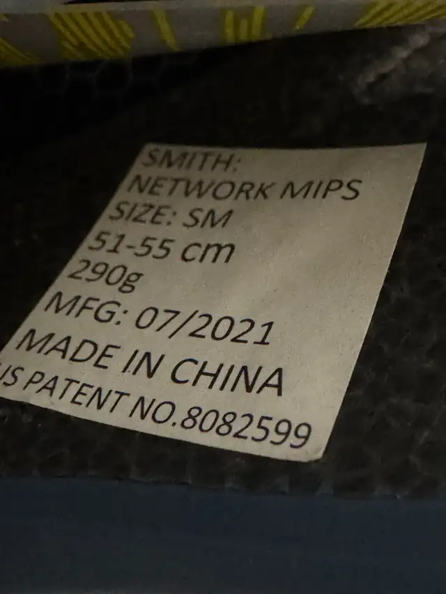 TWO ADULT ROAD BIKE CYCLING HELMETS, LIKE NEW, GOOD QUALITY in Road in City of Montréal - Image 5