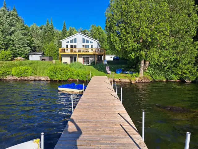 Chalet bord de l eau in Quebec in Canada - Image 13