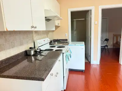 Burnaby one bedroom in a duplex, separate entrance. Close to Moscrop Secondary, BCIT and Metrotown....