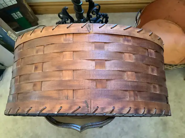 MCM Woven Split Oak Shade w Whip Stretch Trim Cyprus Knee Finial in Home Décor & Accents in Belleville - Image 6