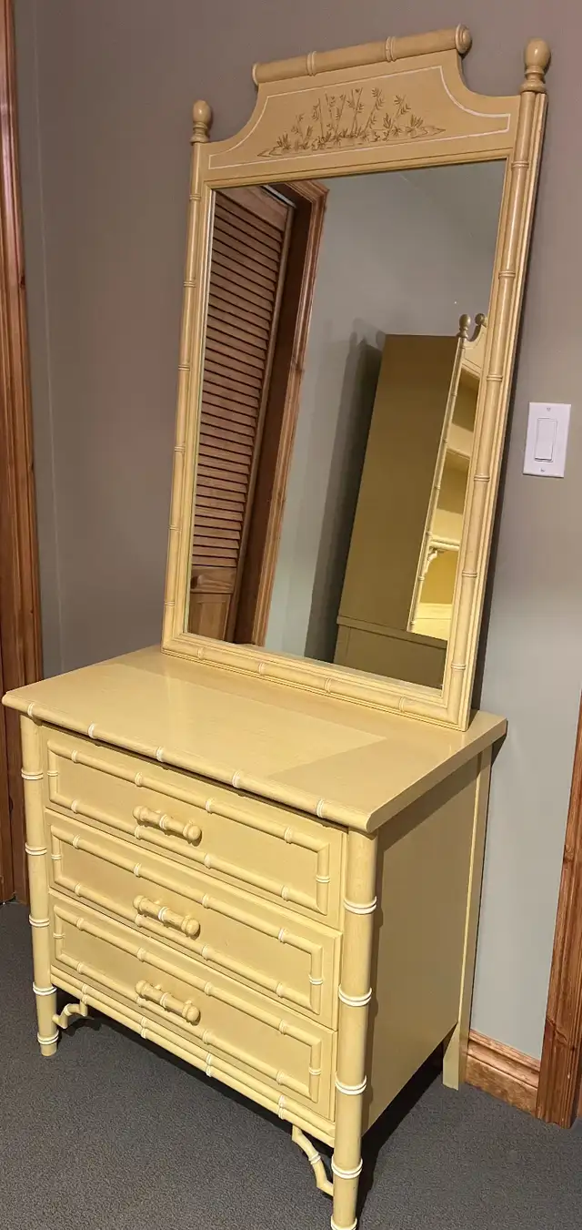 Vintage Bedroom Furniture in Dressers & Wardrobes in Owen Sound - Image 2