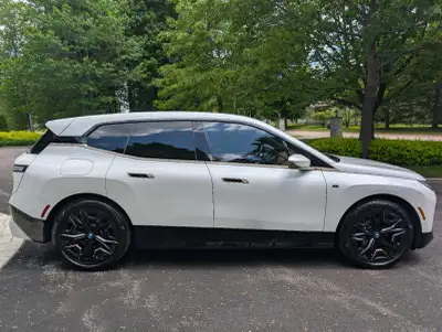 Magnifique et comme neuf IX version M60 de 610hp et 530k d'autonomie sur autoroute . Payé 147000$ et...