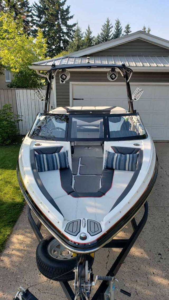  2015 Larson LSR 2300 – 23' Bowrider – Excellent Condition in Powerboats & Motorboats in Edmonton - Image 3