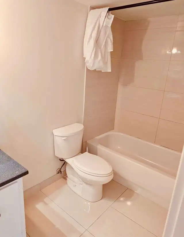 Spacious apartment near Chinook mall in Short Term Rentals in Calgary - Image 7