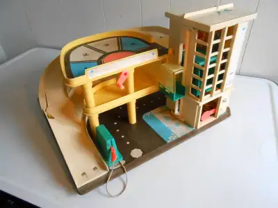Jouet Parking Garage Fisher-Price Vintage 1970, View more
