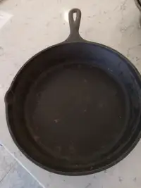 Lodge cast frying pan 10.5 inch