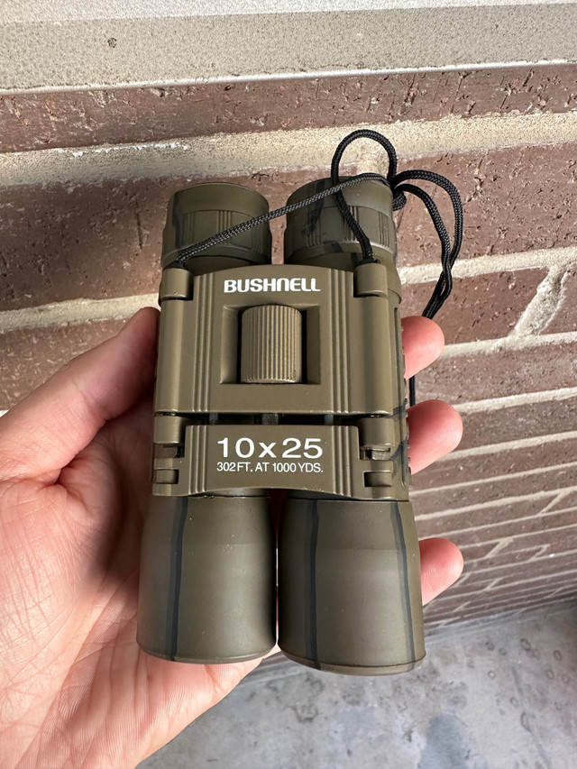 Bushnell Binoculars 10X25 camouflage in Other in City of Toronto - Image 2