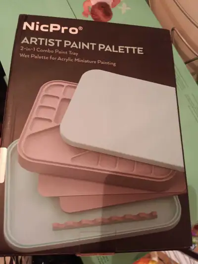 Brand new artist paint palette, never used. Perfect for mixing paints for acrylic, watercolor, or oi...