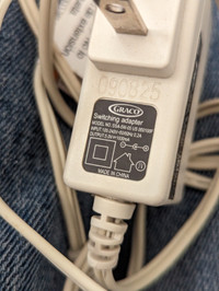 Switching adapter: 100-240V input, 5V output