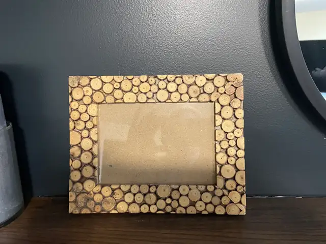 Set of Rustic Wood Slice Photo Frames – Cabin / Farmhouse Decor in Home Décor & Accents in Ottawa - Image 2