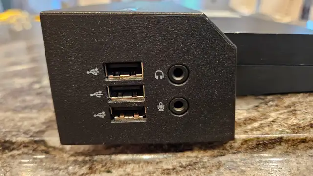 Dell Docking station/E-Port replicator (cn-035rxk-12961) in Laptop Accessories in Markham / York Region - Image 3