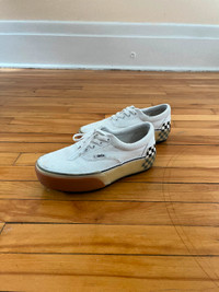 White platform vans with checkers/ souliers vans plateforme