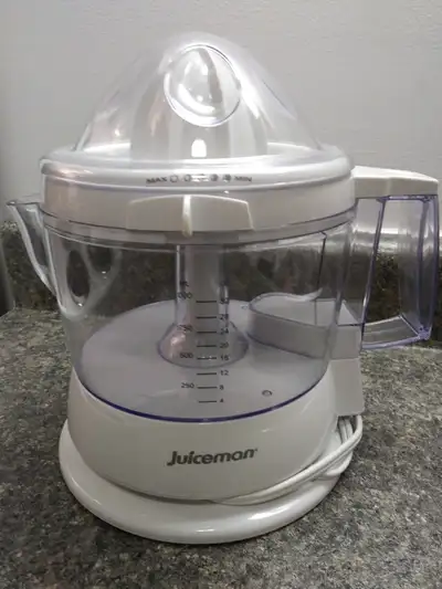 Presse-agrumes 15$ Juceman électrique. Blanc., View more