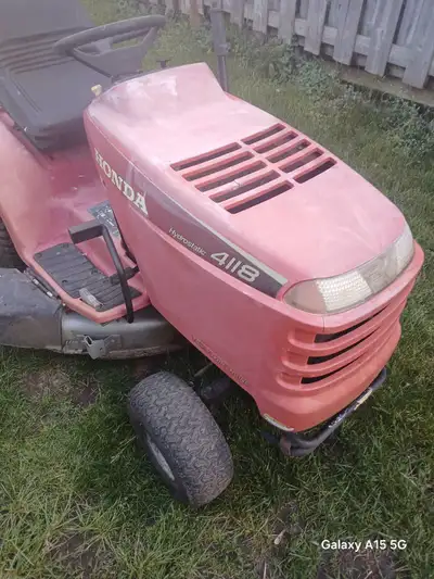 Honda 18 hp v twin with twin touch hydrostat automatic transmission and electric blade engagement an...