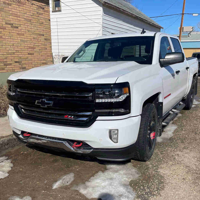 2018 Chevy Silverado 1500 z71  in Cars & Trucks in Swift Current