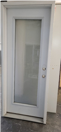 2/8 6/8 fiberglass door c/w frame. Left hand inswing