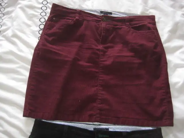 Tommy Hilfiger Burgundy Corduroy mini Skirt - size 1062863262224641123
