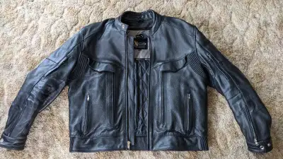 - Armour padding: shoulders, elbows - Vents on chest, arms and back - 4 Pockets (chest pockets have...