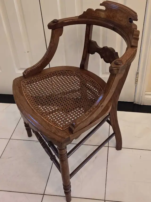 ANTIQUE LATE VICTORIAN 1890'S CARVED  WALNUT CANE SEAT CHAIR in Chairs & Recliners in City of Toronto - Image 5