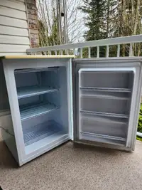 3 cubic foot standup freezer