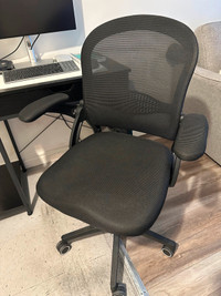 Chaise de bureau ergonomique noire
